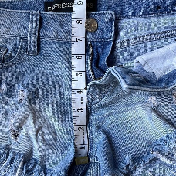 EXPRESS FRAYED RAW HEM CUT OFF DISTRESSED DENIM JEAN SHORTS SIZE 6 - Picture 8 of 8